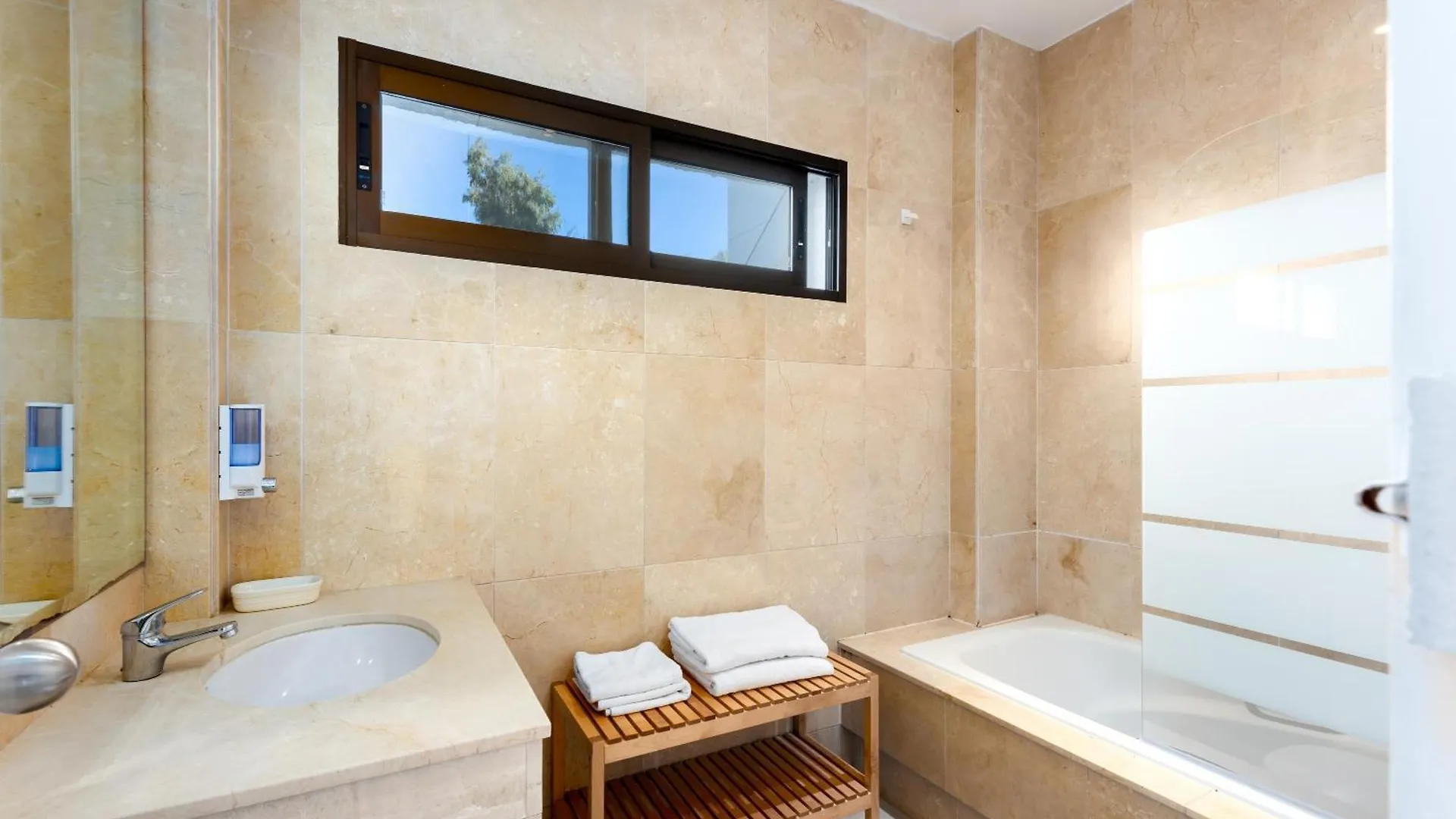 2 Bed Sea View In Marbella Skol Lejlighed 0*,  Spanien
